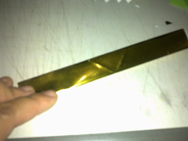 DENGAN CARA MELIPAT SEPERTI INI ANDA MEMINIMALISIR TINGKAT PANTULAN KERTAS SAAT DIRANGKAI MENJADI JALA, KARNA ARAH LIPATAN SEIMETRIS KE ARAH TENGAH. KINI BUAT 8 BUAH DAN SIAP DIRANGKAI MENJADI JALA. GUNAKAN KERTAS WARNA-WARNI YANG CANTIK SEKALI