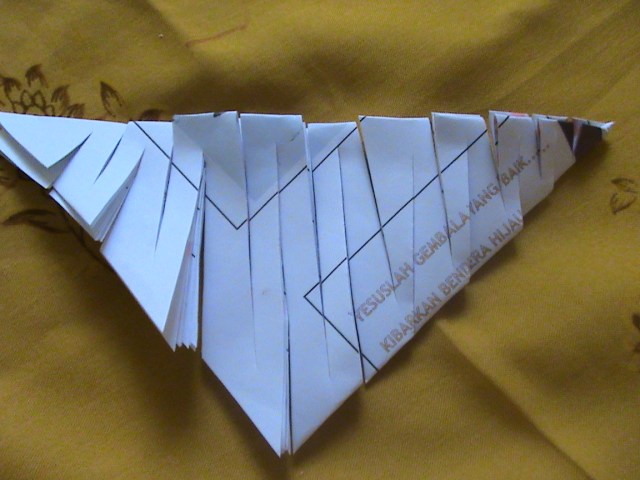 31. IKUTI POLA GUNTINGAN INI. BISA JUGA PER GARIS ANDA GUNTING LAGI BERUPA SUDUT DERAJAT KECIL