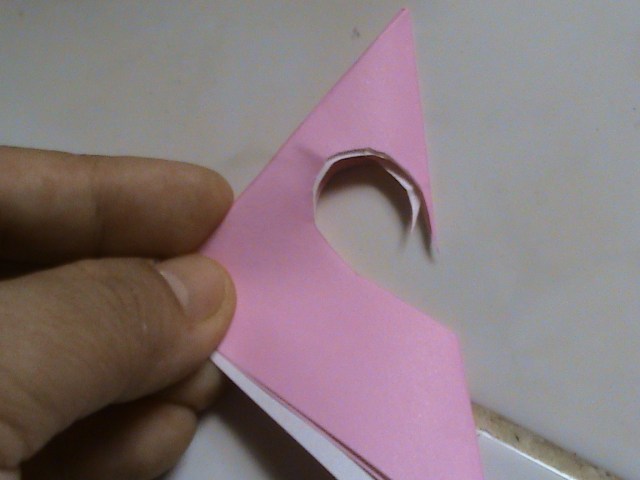 IKUTI POLA SEDERHANA BERBENTUK SETENGAH HATI INI