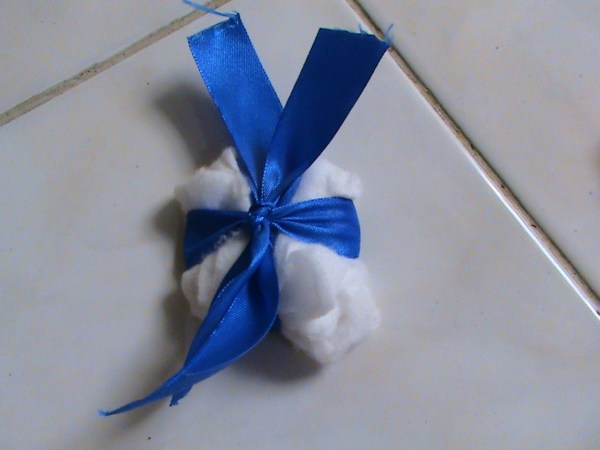 BALUT DENGAN PITA SAMPAI SELURUH PERMUKAAN TERTUTUP RATA OLEH PITA-PITA ITU