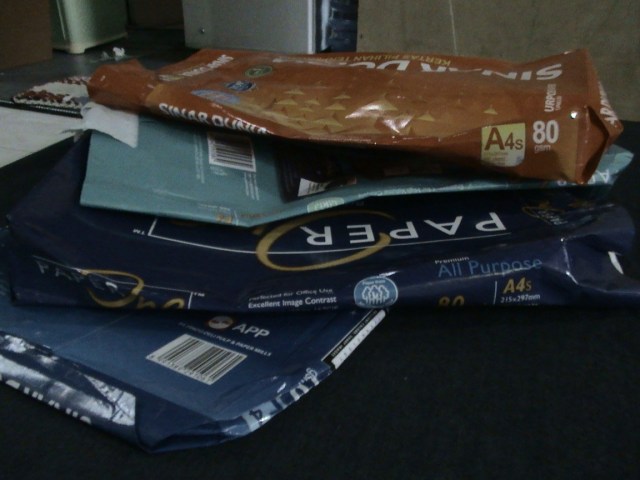 KERTAS BEKAS YANG BISA JADI KEREN KERTAS BEKAS YANG BISA JADI KEREN