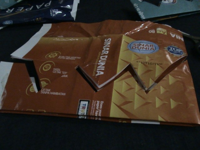 LIPAT DUA SEHINGGA MENGHASILKAN POTONGAN SIMETRIS. GUNTING SESUAI DESIGN ANDA JANGAN LUPA MEMBUAT BENTUK LURUS PADA BAGAIAN TERUJUNG UNTUK DIKAITKAN KANAN DAN KIRINYA NANTINYA LIPAT DUA SEHINGGA MENGHASILKAN POTONGAN SIMETRIS. GUNTING SESUAI DESIGN ANDA JANGAN LUPA MEMBUAT BENTUK LURUS PADA BAGAIAN TERUJUNG UNTUK DIKAITKAN KANAN DAN KIRINYA NANTINYA