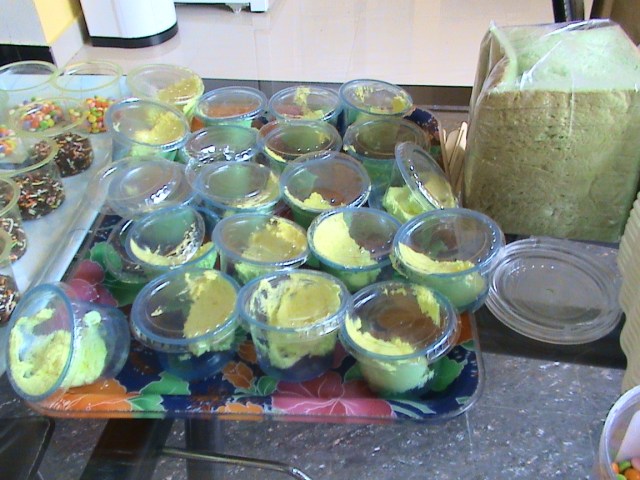 SEDIAKAN CUP CUP ICE CREAM AGAR ANAK ANAK TIDAK BEREBUT, SEDIAKAN MARGARINE, MEISES, DLL