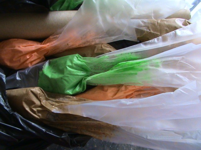 BISA GUNAKAN GULA KUE TART ATAU JUGA BISA DIGANTI SUSU KENTAL MANIS CAIR YANG DALAM KEMASAN SEPERTI PASTA GIGI, PAKAI UNTUK KELAS BESAR YANG SUDAH BISA MENGATUR GAMBAR DENGAN KEMAMPUAN MOTORIK HALUS