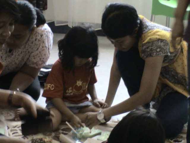 MAMA MAMA JUGA NGGAK SADAR IKUTAN ASHIK..