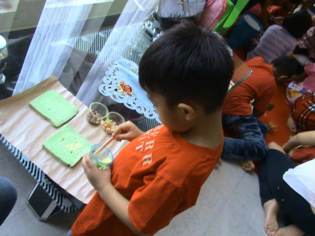 SIAPA TAHU KELAK DARI ANTARA MEREKA ADA YANG JADI AHLI ROTI?? 