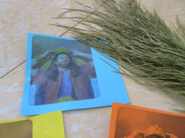 SIAPKAN PRINT FOTO TOKOH ABSALOM YANG SUDAH DIPRINT DI KERTAS LIPAT UKURAN 15 CM PERSEGI