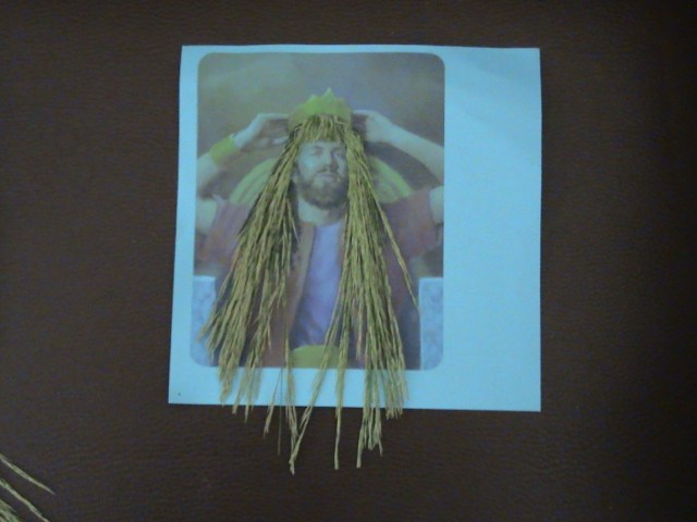 PERHATIKAN BAGIAN BAWAH RAMBUT SUDAH DIPOTONG DENGAN MODEL OVAL