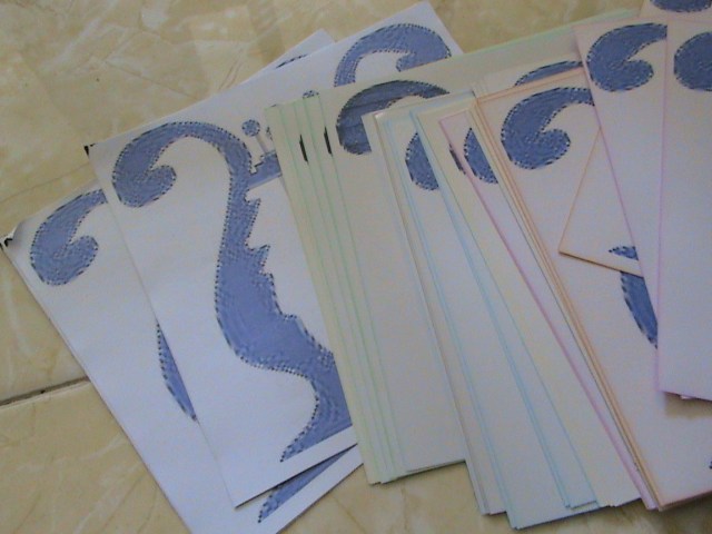 untuk print ini memakan waktu jadi anda harus sediakan waktu khusus untuk mempersiapkan hal ini. Berhati hatilah saat mencetak karena kita harus memastikan kertas kering dari tinta sebelum tersentuh kertas lain di atasnya