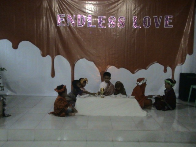 Kelompok 3 di bawah asuhan Ibu Meike Chang dengan Thema Perjamuan terakhir, Meraih juara II