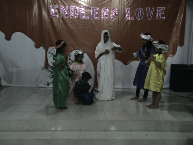 Kelompok 8 di bawah asuhan Ibu Yenny dengan thema Yesus menampakkan diri kepada Thomas