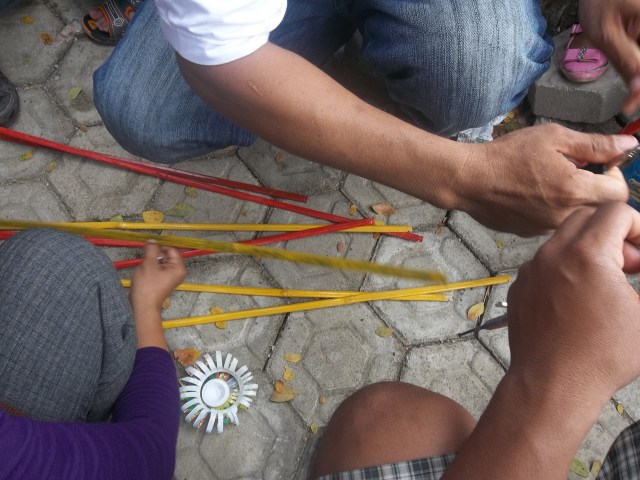 PAKAILAH BENANG ATAU SENAR BENING UNTUK TALI PANCINGNYA