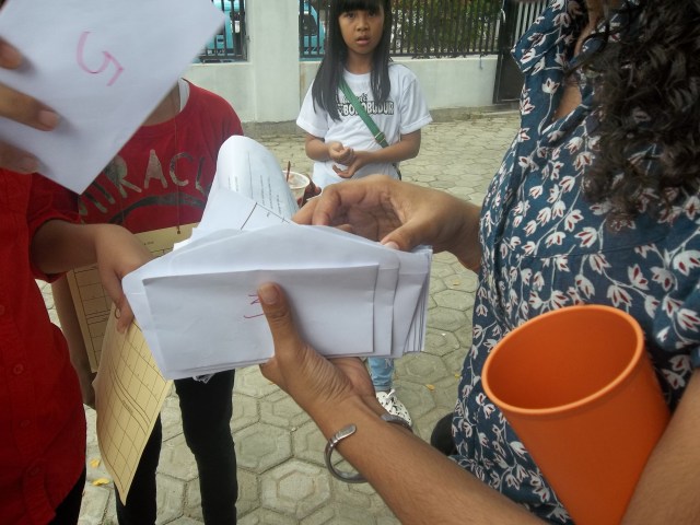 AKAN DISEDIAKAN BANYAK AYAT YANG SAMA DALAM BANYAK AMPLOP SEHINGGA DAPAT MENGANTISIPASI PARA PESERTA YANG MUNGKIN AKAN BERMAIN SEKALIGUS DALAM WAKTU BERSAMAAN