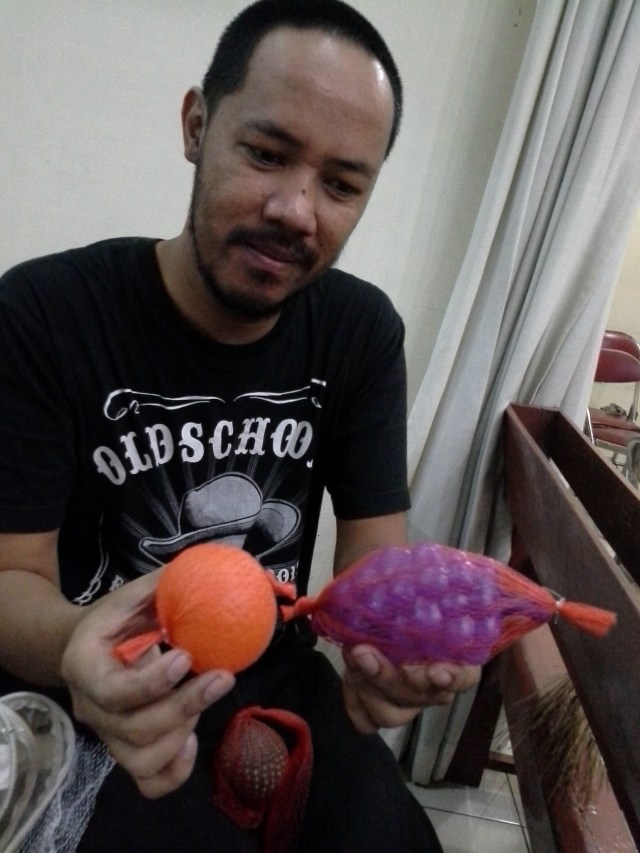 Setelah dibungkus dan diikat, hasilnya akan seperti ini