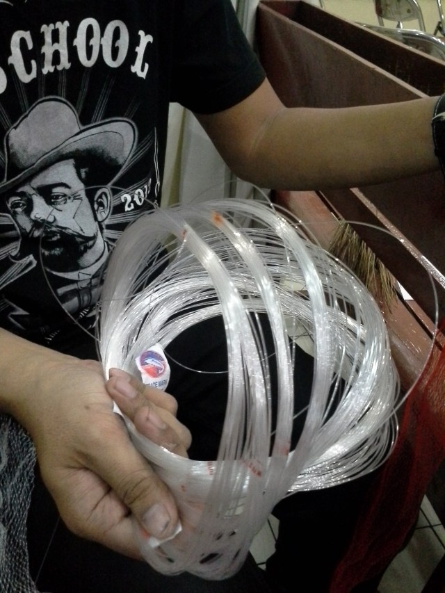 Gunakan senar untuk mengakitkan semuanya