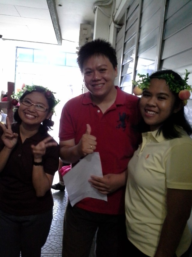 Setiap guru harus pakai kaos warna polos, warna buah yang ada..