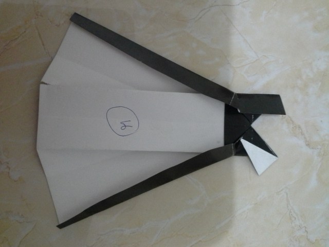 26. lipat segitiga atas sebagai lengan kanan