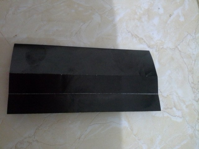 7. buka lipatan dan lipat lagi ke tengah dari garis lipatan  kanan step 6