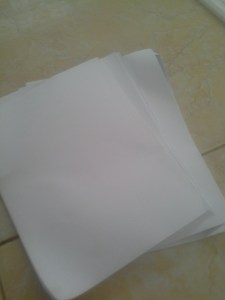 Kertas tersebut akan kita bagi dua