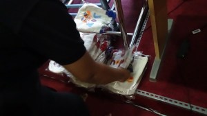 Suasana mendebarkan saat tiap anak menunggu namanya di panggil...dan ada juga yang kosongan...nanti saat dia datang, dibuatkan khusus ( bagi anak baru)