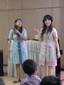 Inilah gaya para pemeran pikiran positif, pikiran negatif serta pintu masuk melalui panca indera. Mereka hanya bertiga, lengkap dengan property dan tentunya ada sesi latihan