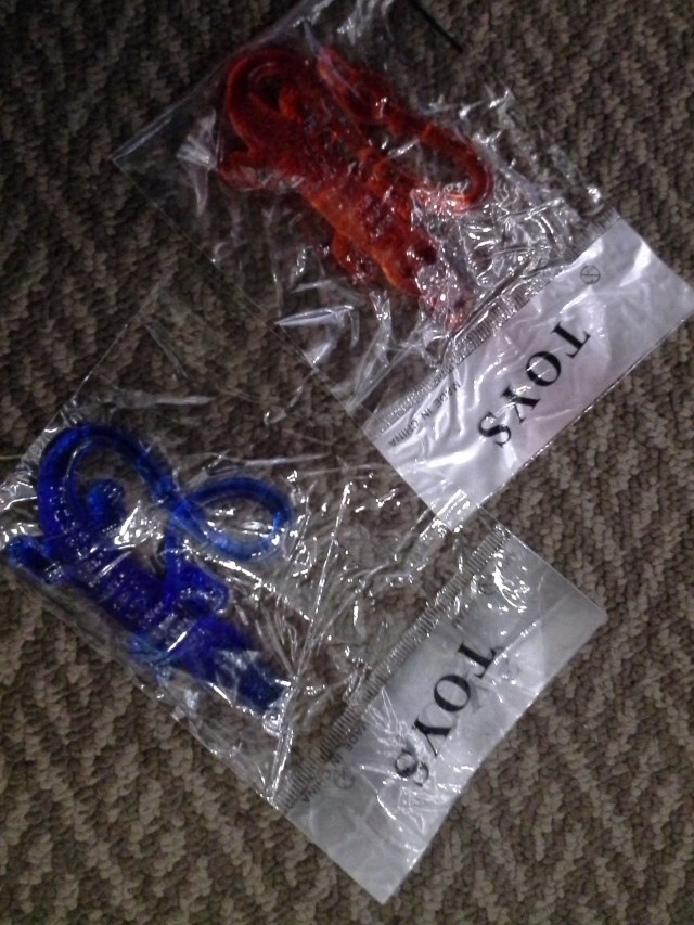 Media lempar yang dapat menempel di banner, sehingga tampak jelas titik bidik. Anda . Saran saya bisa menggunakan bola.